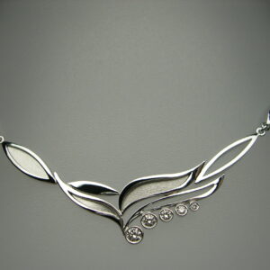 Gargantilla d’or blanc amb diamants talla brillant