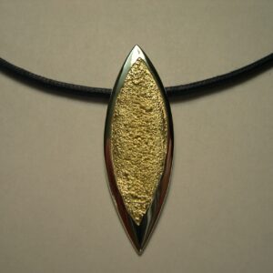 Penjoll de plata i or groc