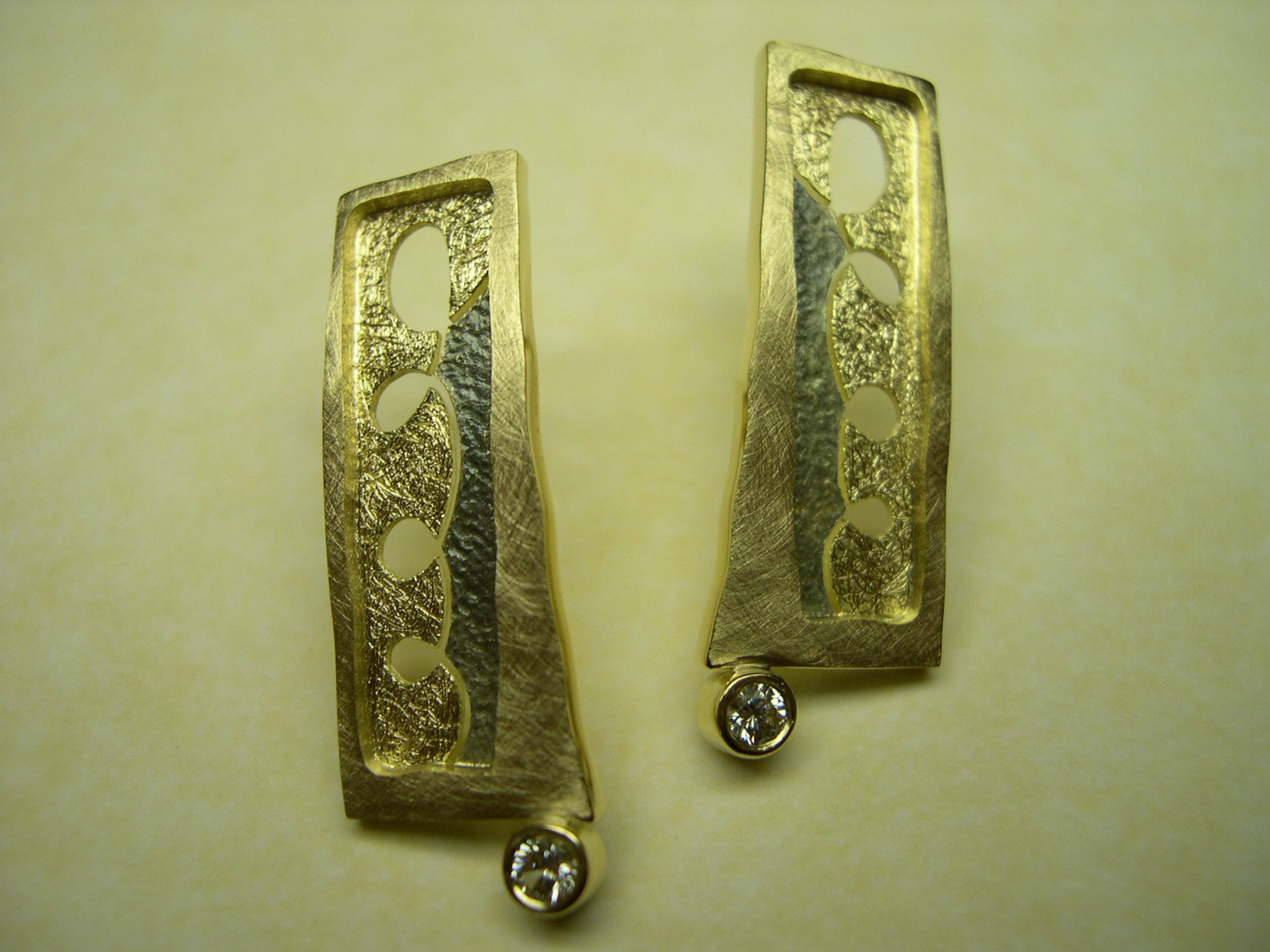 Arracades d’or groc i plata amb diamant talla brillant