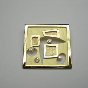 Penjoll d’or groc i diamants talla brillant