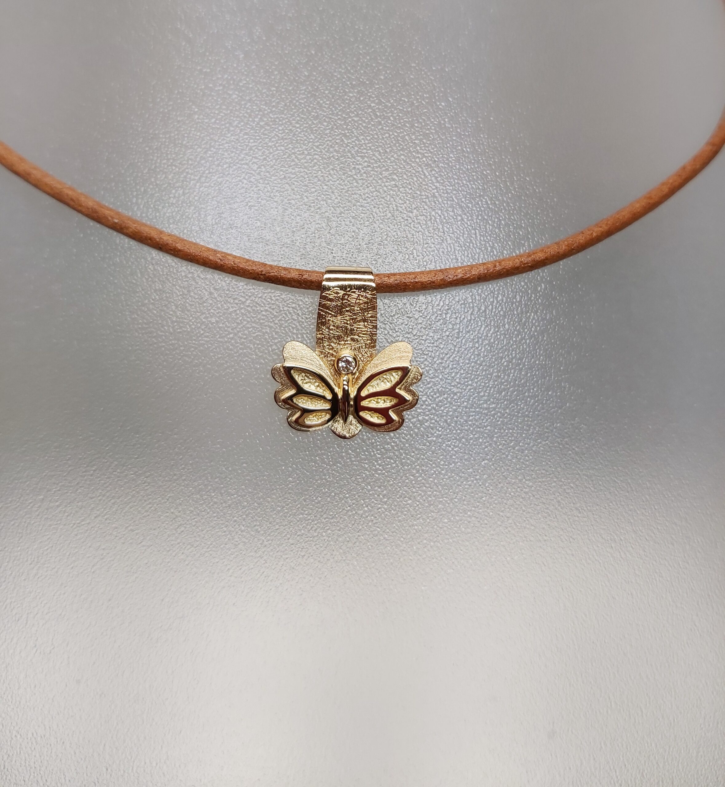Penjoll d’or groc amb diamant talla brillant
