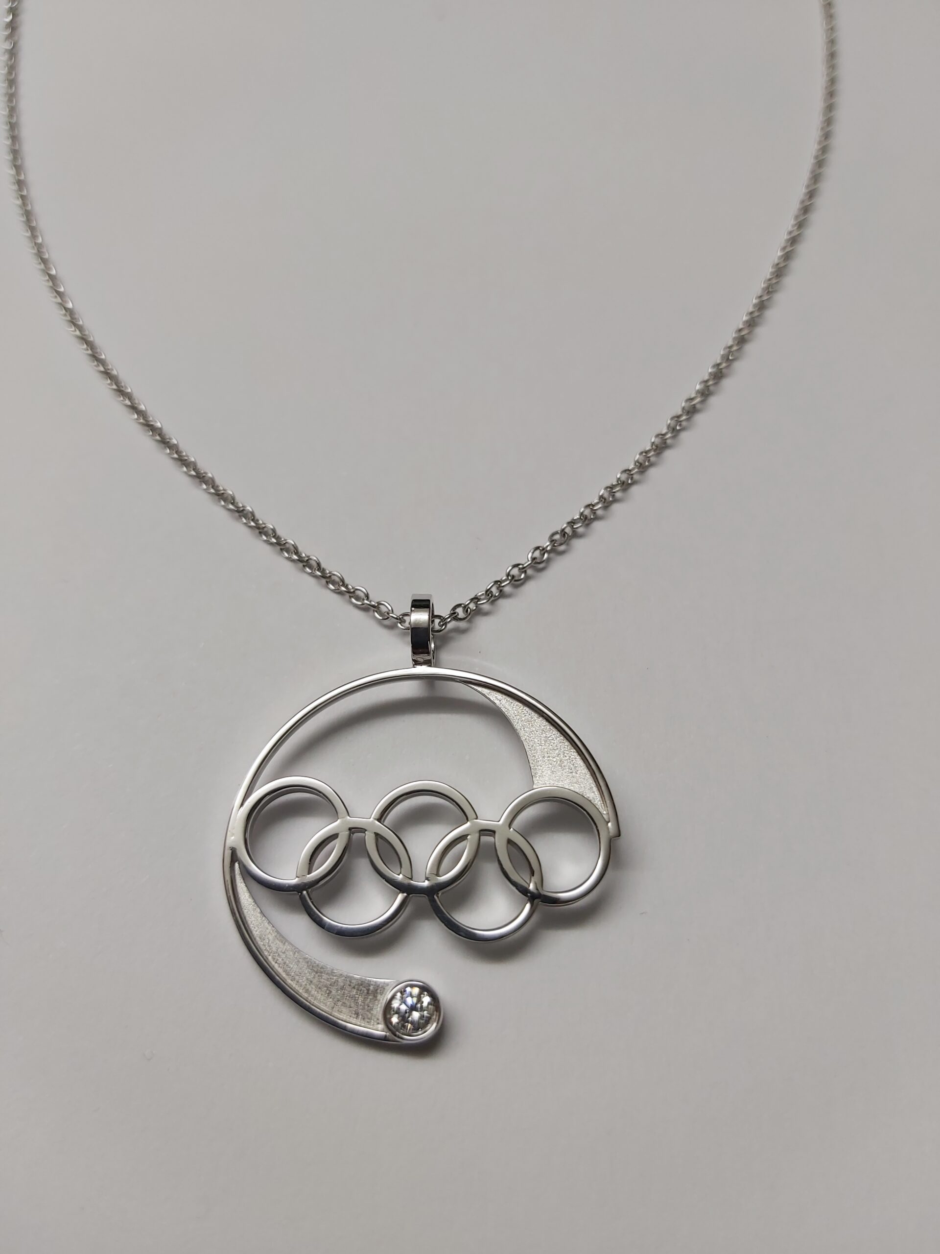 Penjoll d’or blanc i diamant talla brillant (peça personalitzada)