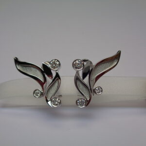 Arracades d’or blanc amb diamants talla brillant