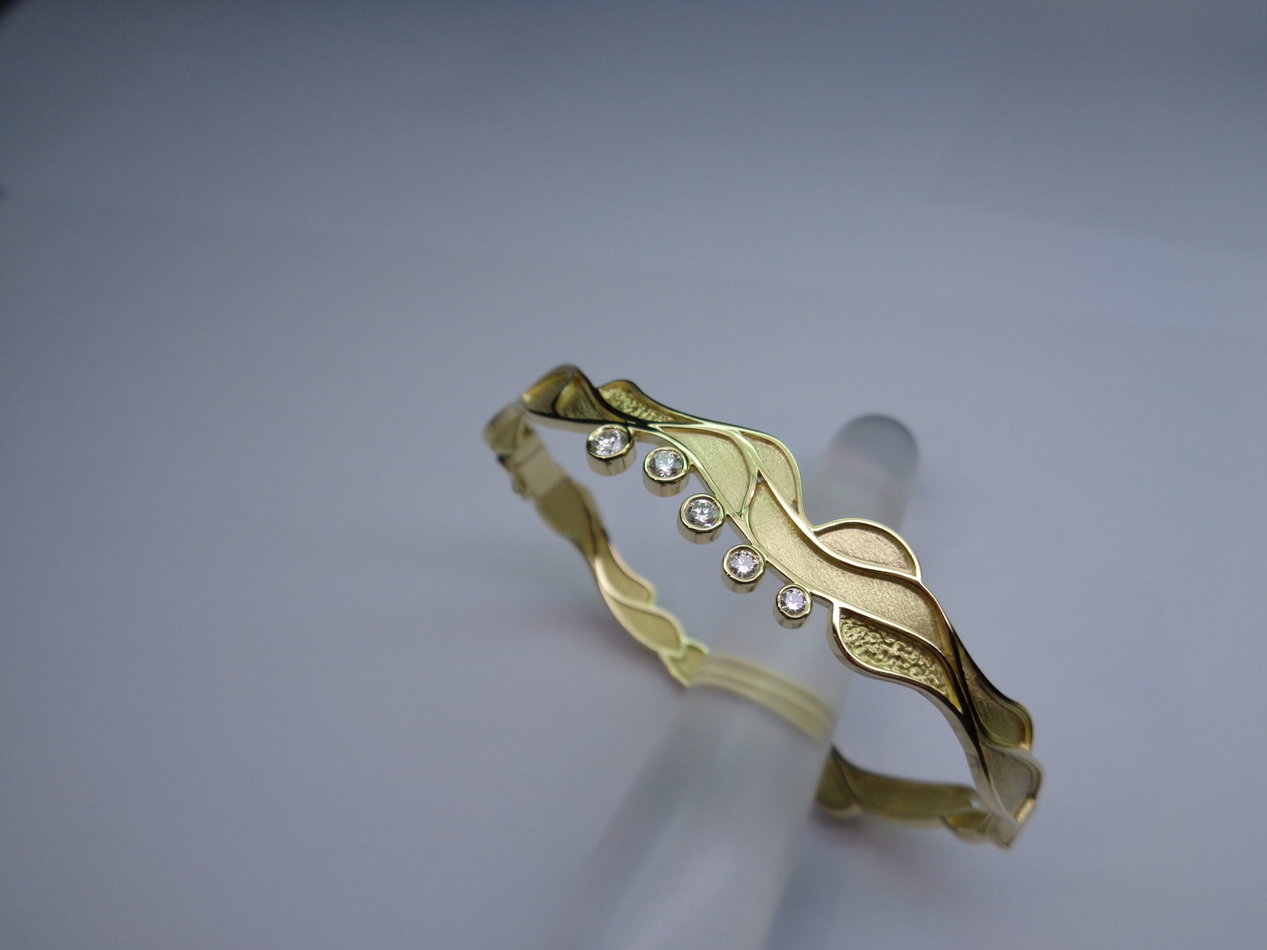 Esclava d’or groc i diamants talla brillant