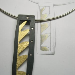 Penjoll de plata i or groc amb diamants talla brillant