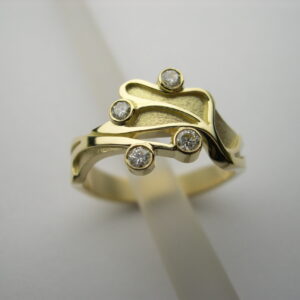 Anell d’or groc amb diamants talla brillant