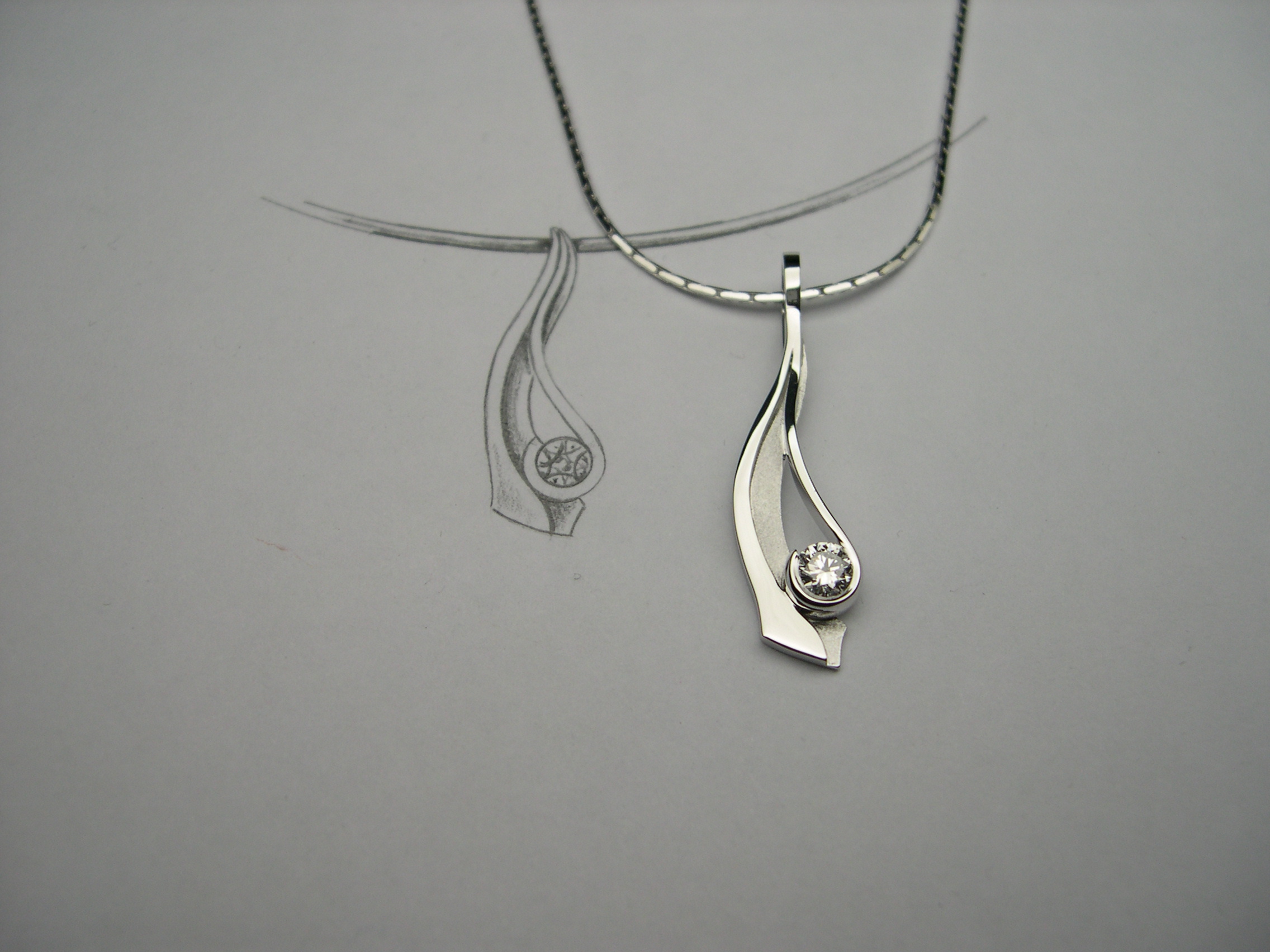 Penjoll d’or blanc amb diamant talla brillant