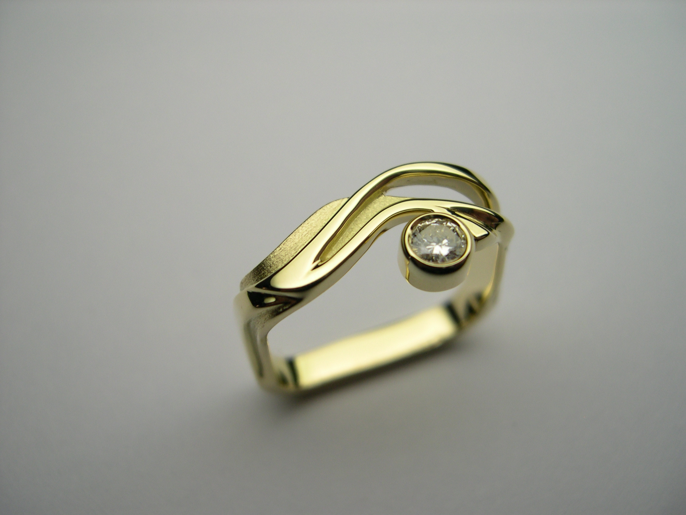 Anell d’or groc amb diamant talla brillant