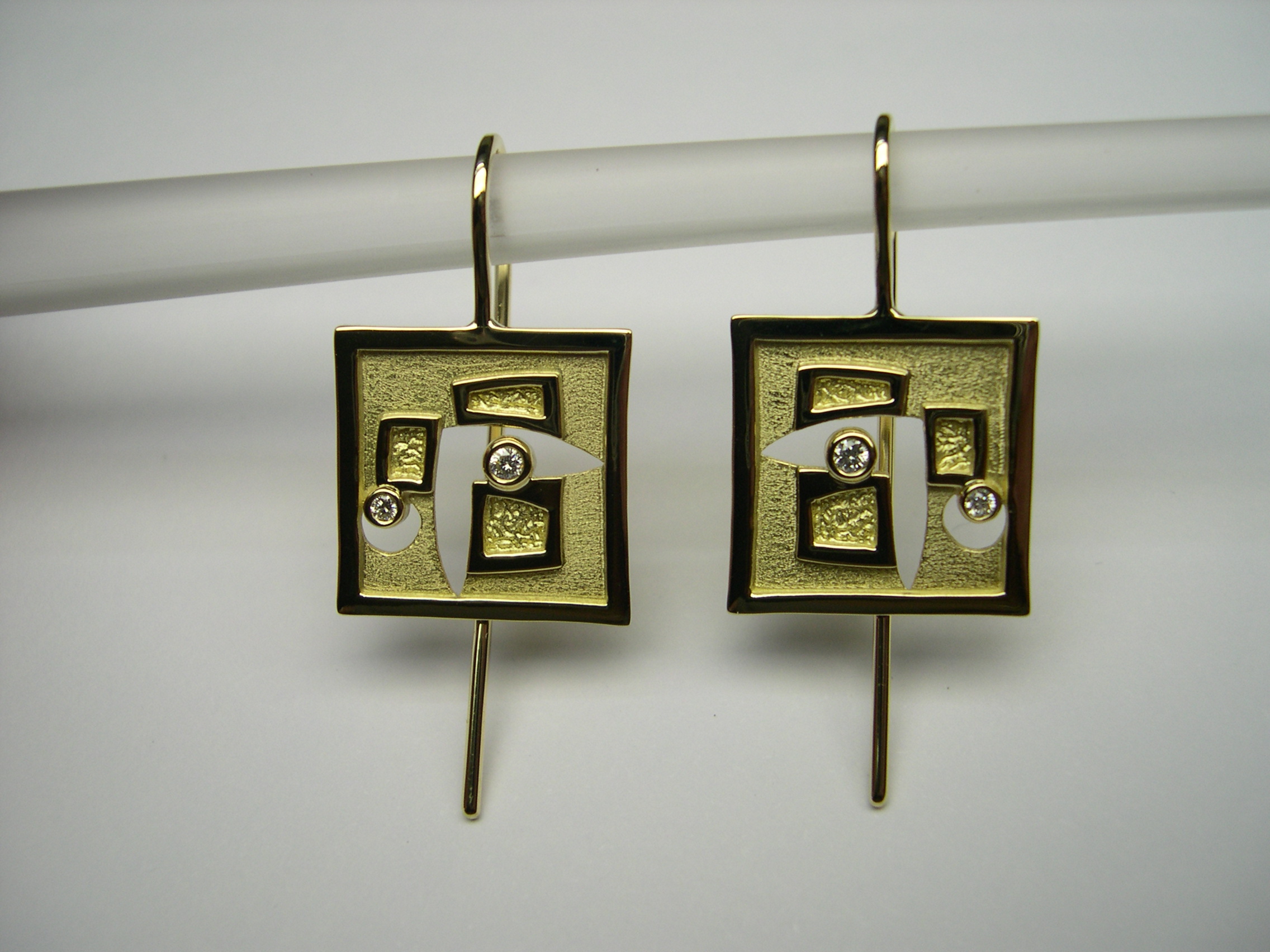 Arracades d’or groc amb diamants talla brillant