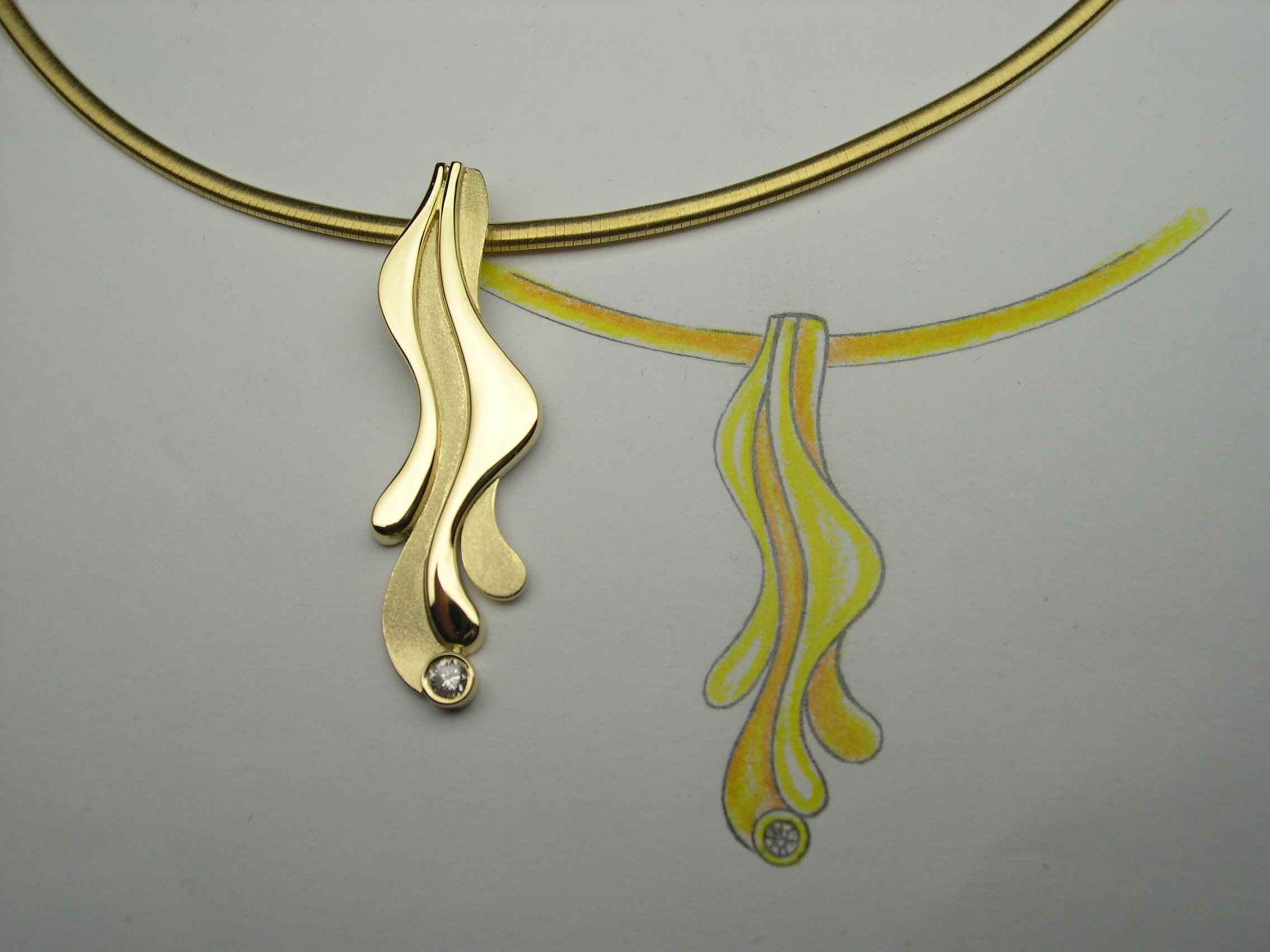 Penjoll d’or groc i diamant talla brillant