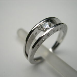 Anell d’or blanc amb diamants talla brillant